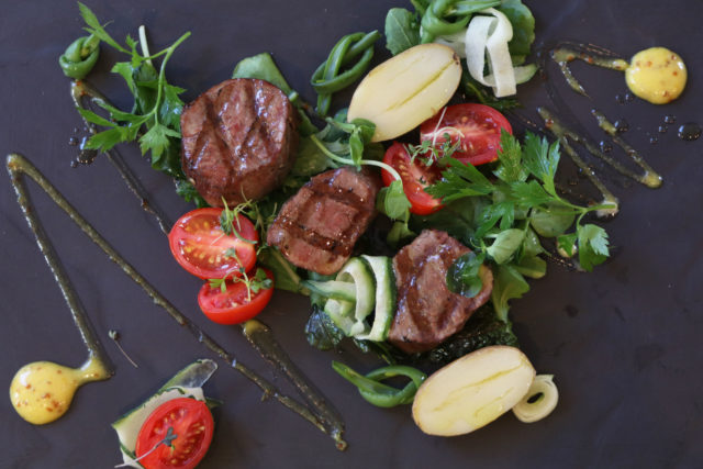 Oude Werf dinner - grilled beef fillet with salad
